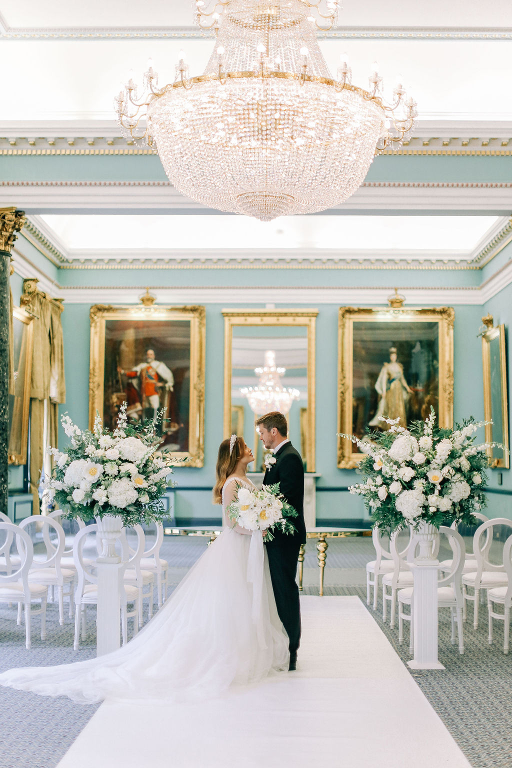 116 Pall Mall London wedding venue with wedding florist Flourish and Grace with Charlotte Wise Photography, chic mayfair london city venue, ceremony urns on plinths, nash room