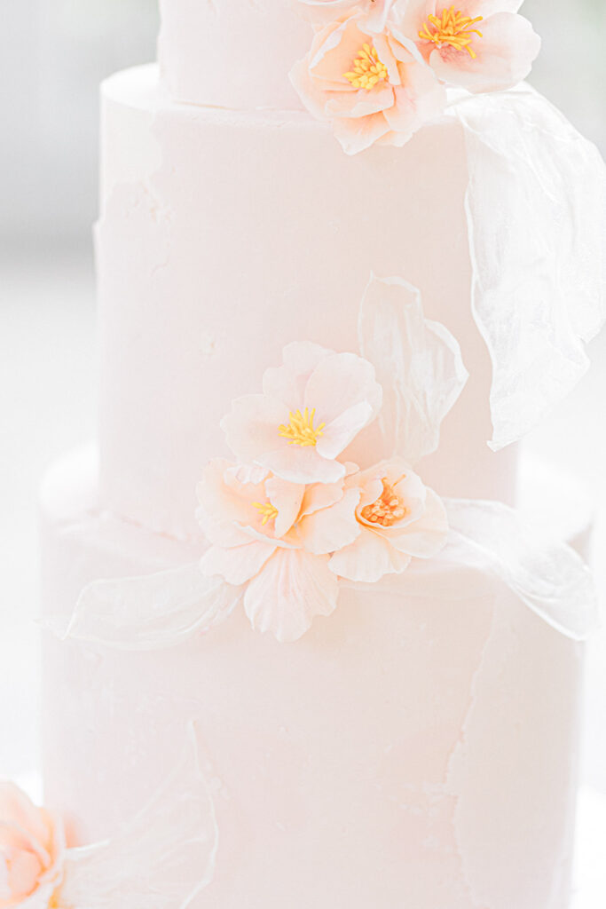 Peach Fuzz Pantone Colour of the Year Wedding flowers luxury florist Flourish and Grace photography by Natalie Stevenson in Paris at Chateau Bouffemont. Cake by Erzulie Cakes with sugar flowers