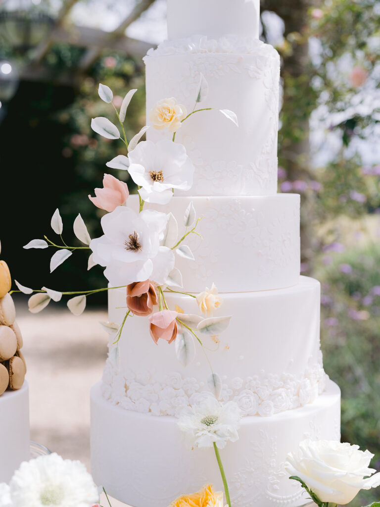 Euridge Manor cotswolds wedding venue flowers by Flourish and Grace cake by Erzulie Cakes