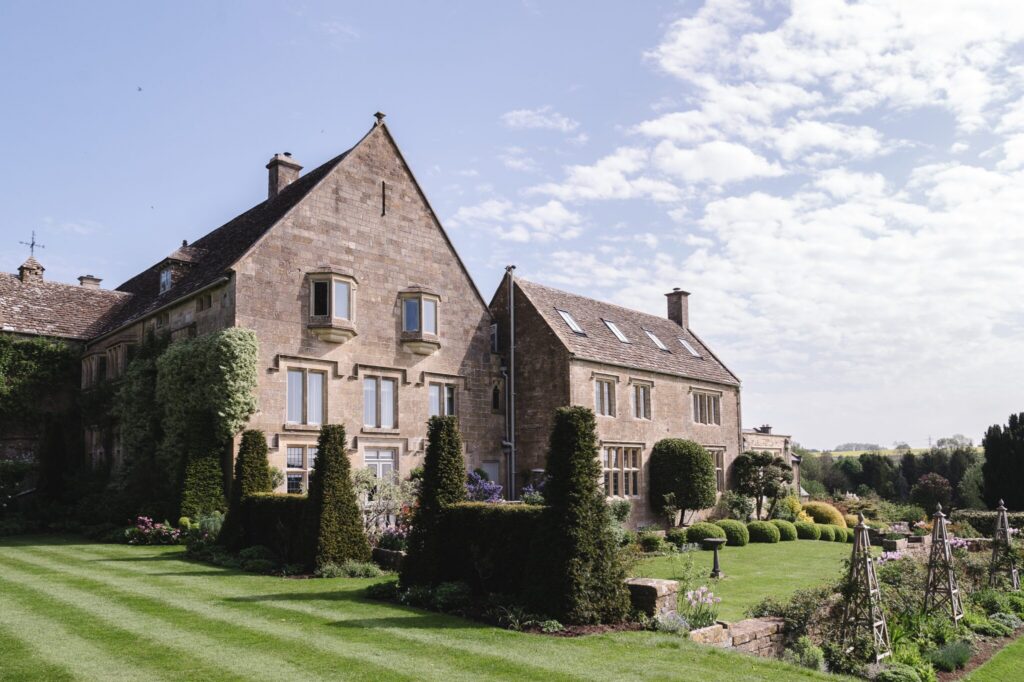Coombe End Manor luxury cotswolds wedding venue Nicola and Glen florist
