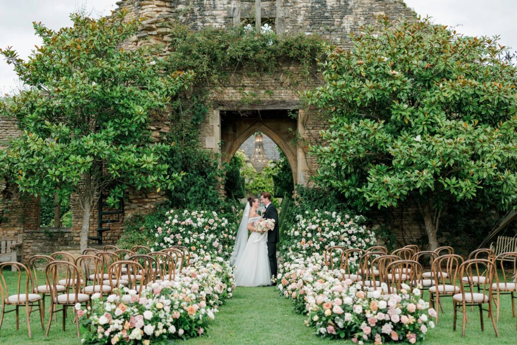 Euridge Manor Cotswolds luxury wedding venue ceremony florist flourish and grace